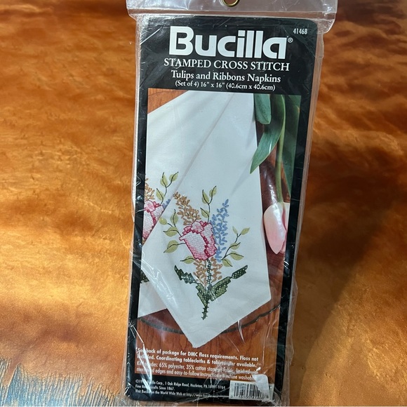 New Vintage Bucilla Stamped Cross-stitch Napikns tulips, and ribbons kit 90s - Picture 6 of 6
